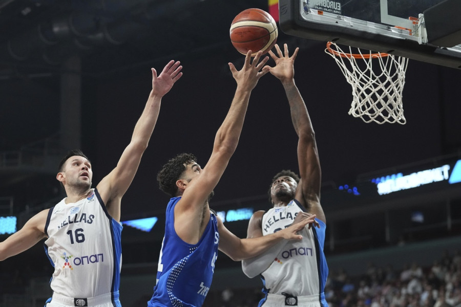 Eurobasket_Basketball_25250717743868_acdbe.jpg