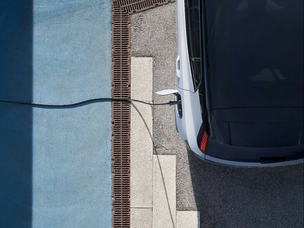 353789 Volvo Cars launches free charging initiative 665b0