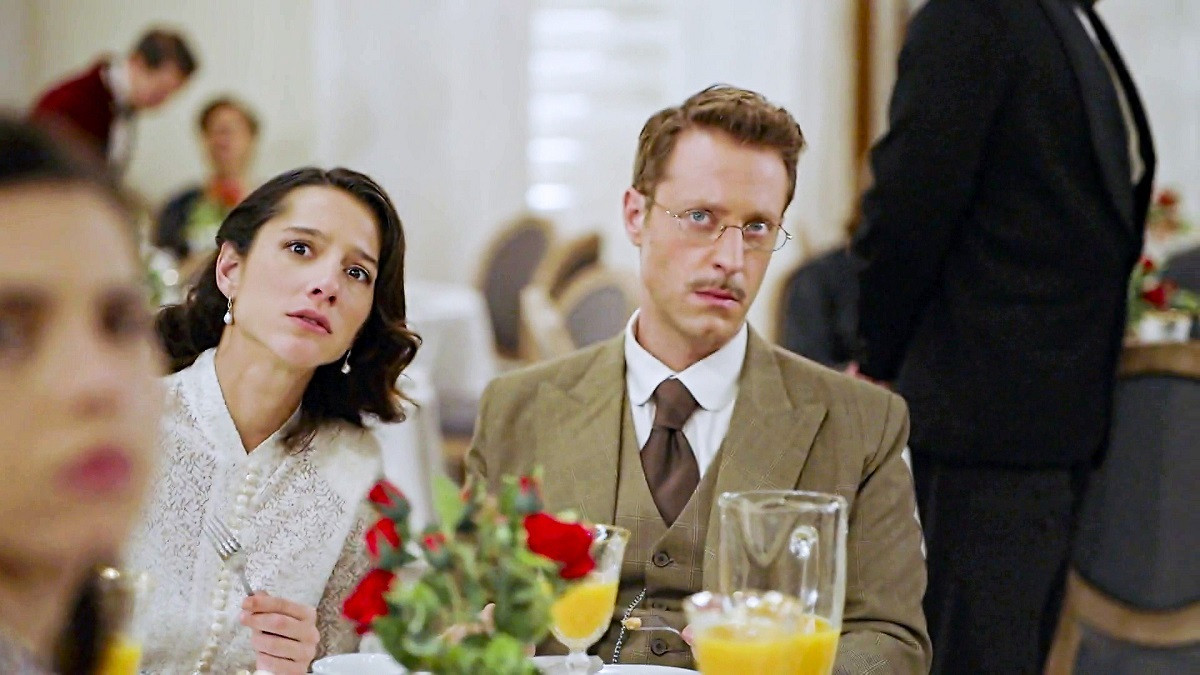 GRAND HOTEL mesa 4 d176e