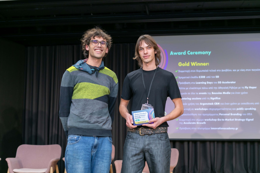 GSEA_2026__Από_δεξιά_στα_αριστερά_1ος_νικητής__Ναπολέων_Μάριος_Μίτσης_μαζί_με_τον_co-founder_Χρήστο_Σαχ_3370e.jpg