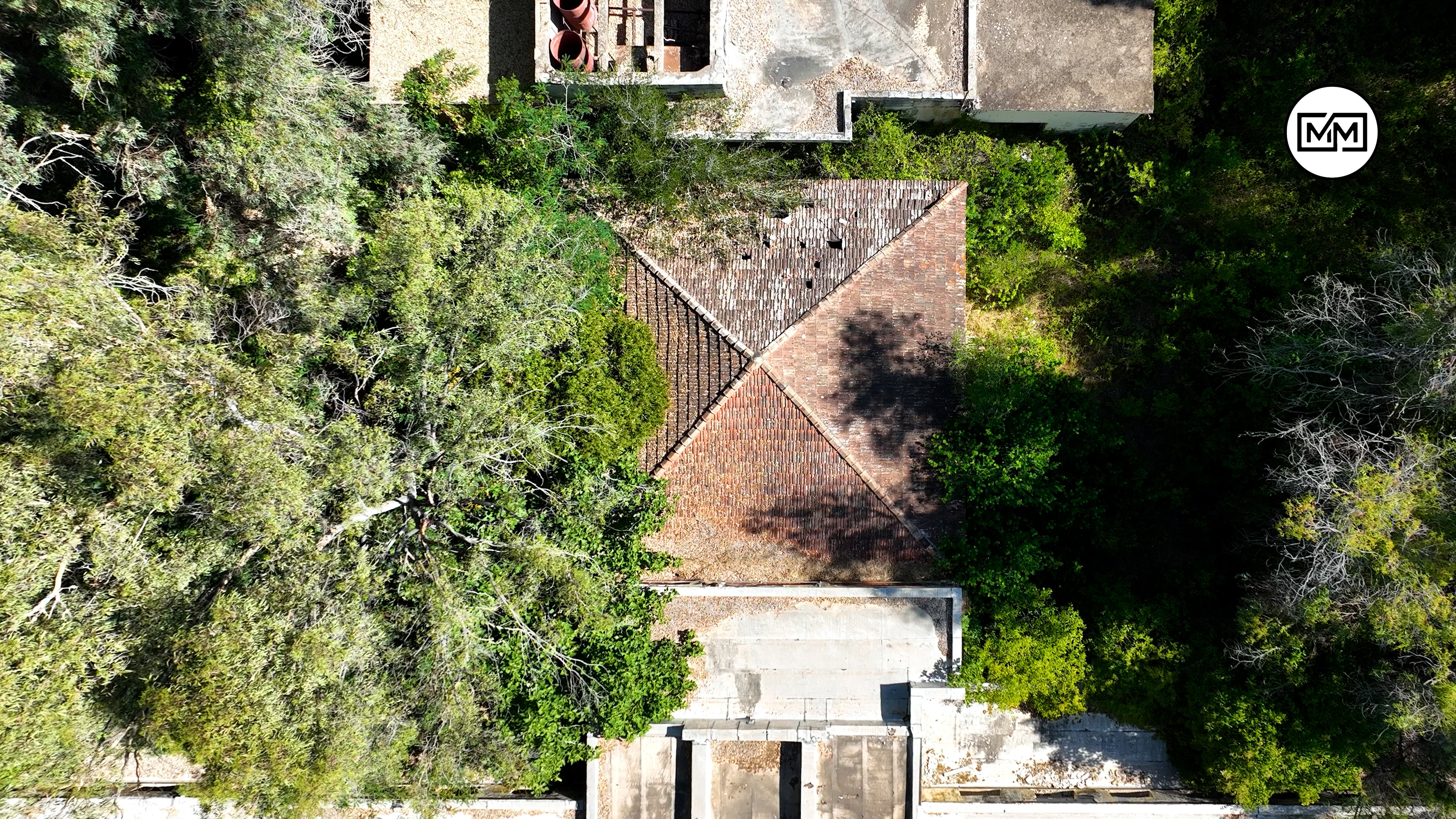 DJI 0007.00 03 23 06907.Still145 a2545