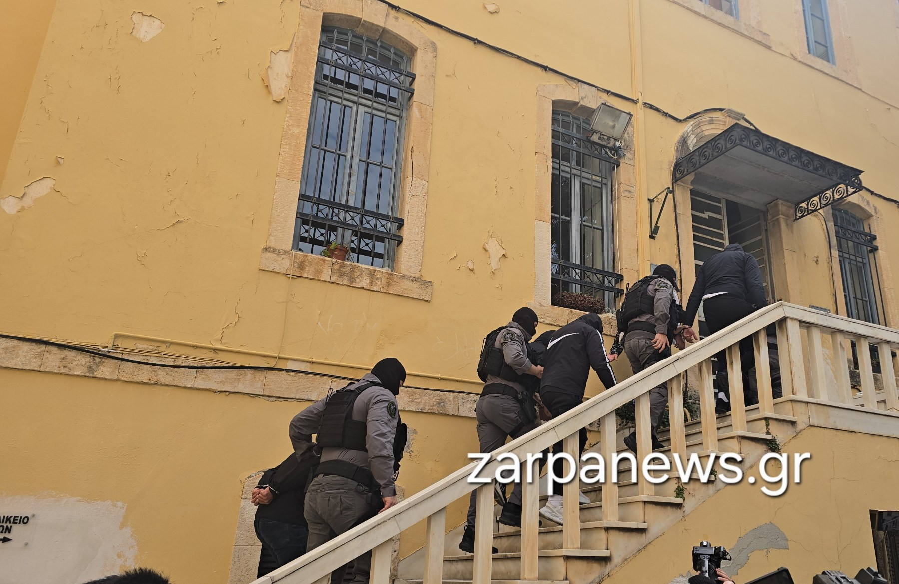 vismos dikastiria1 73dd0