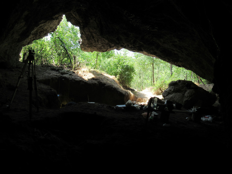 Entrance_cave_Pesturina_3911f.JPG