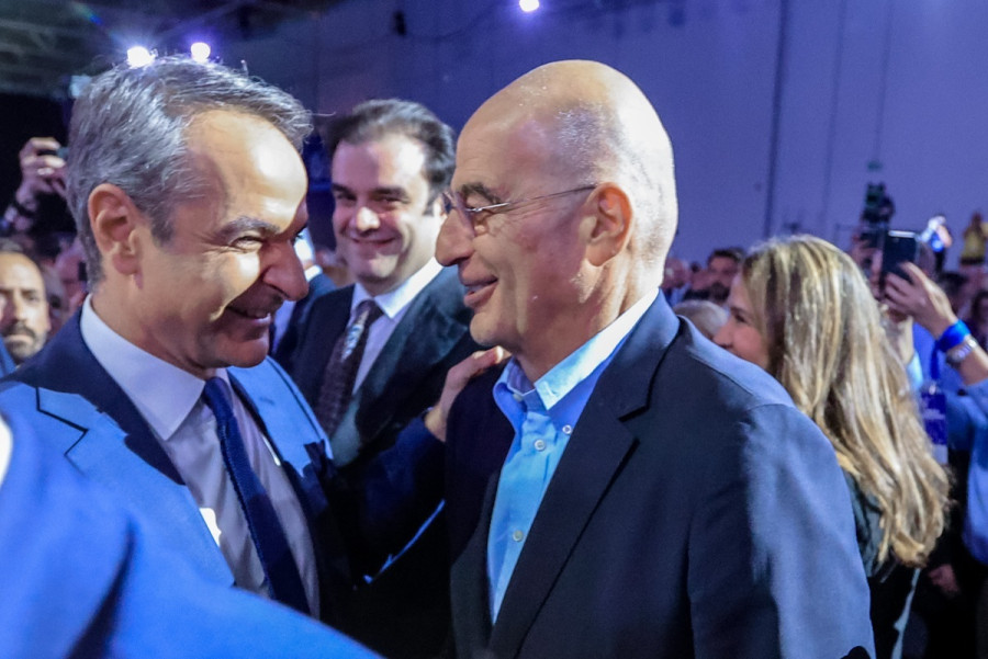 mitsotakis_dendias_79963.jpg