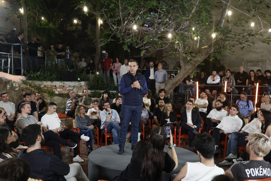 tsipras_komma_bbf84.jpg