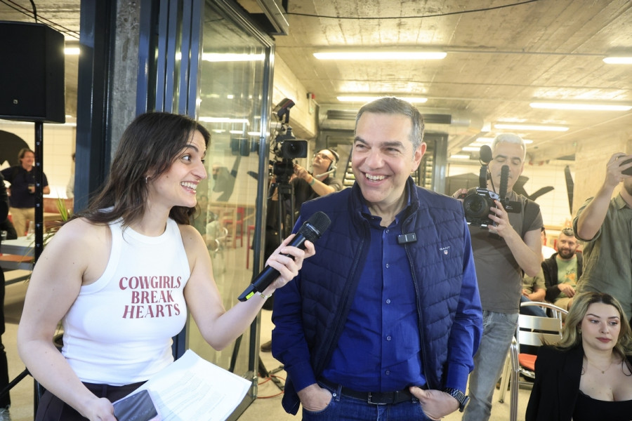 unmute_tsipras6_e9210.jpg