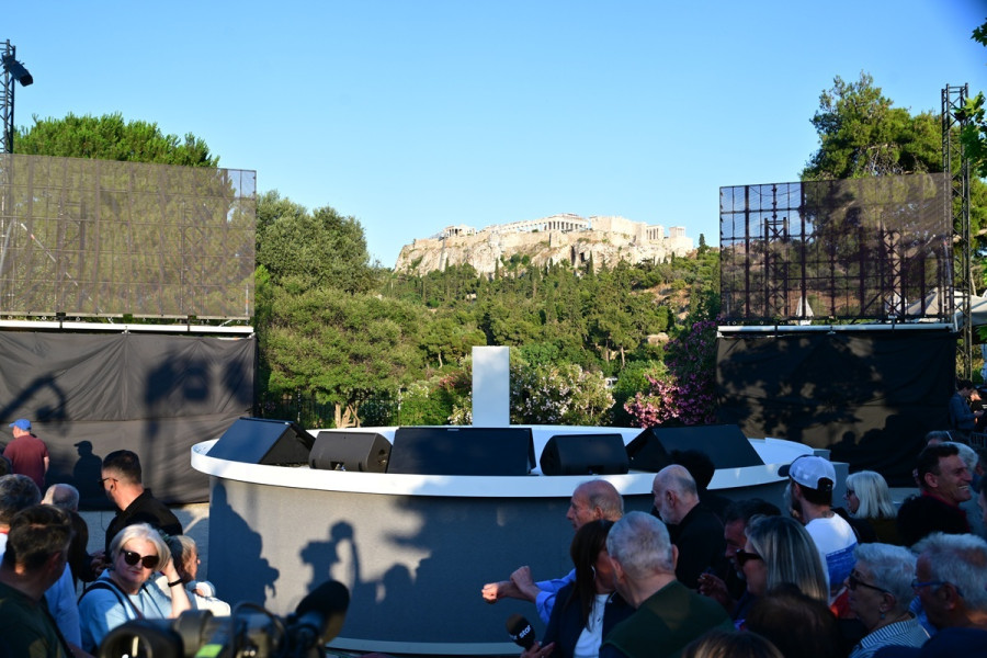 tsipras24_8a79e.jpg