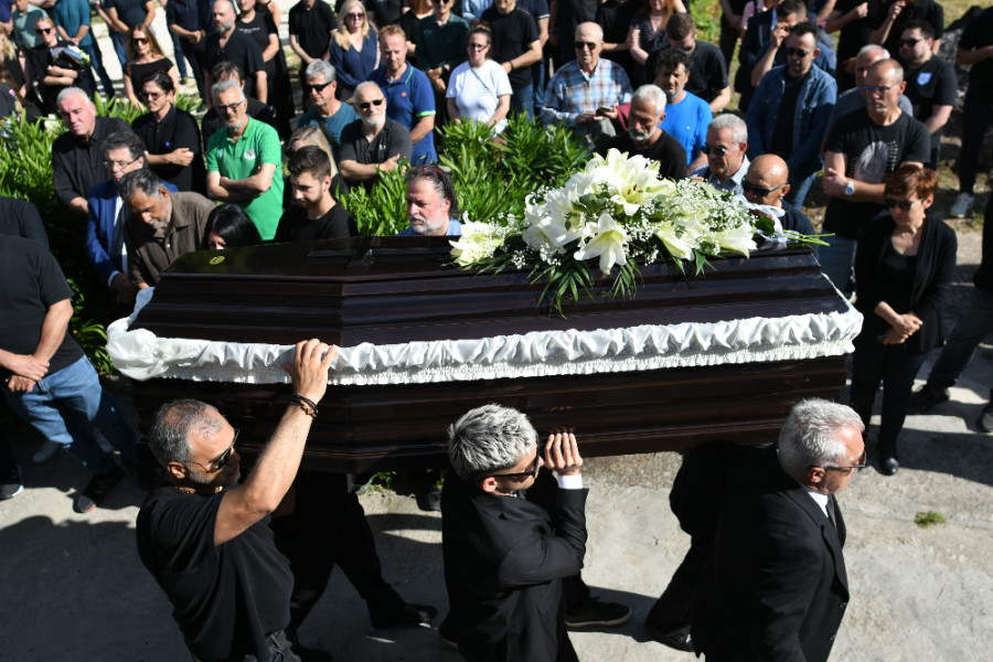 oikonomoy1_76e37.jpg