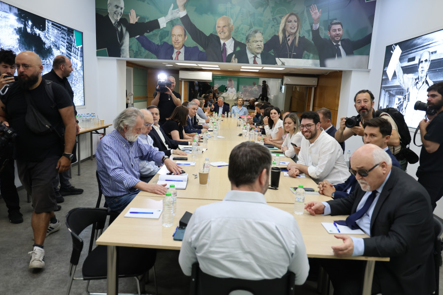 POLITIKO-SIMVOULIO-PASOK_10_ee7e4.jpg