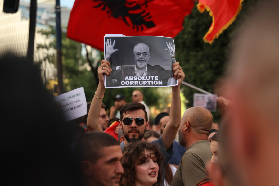 albania21_bedcd.jpg