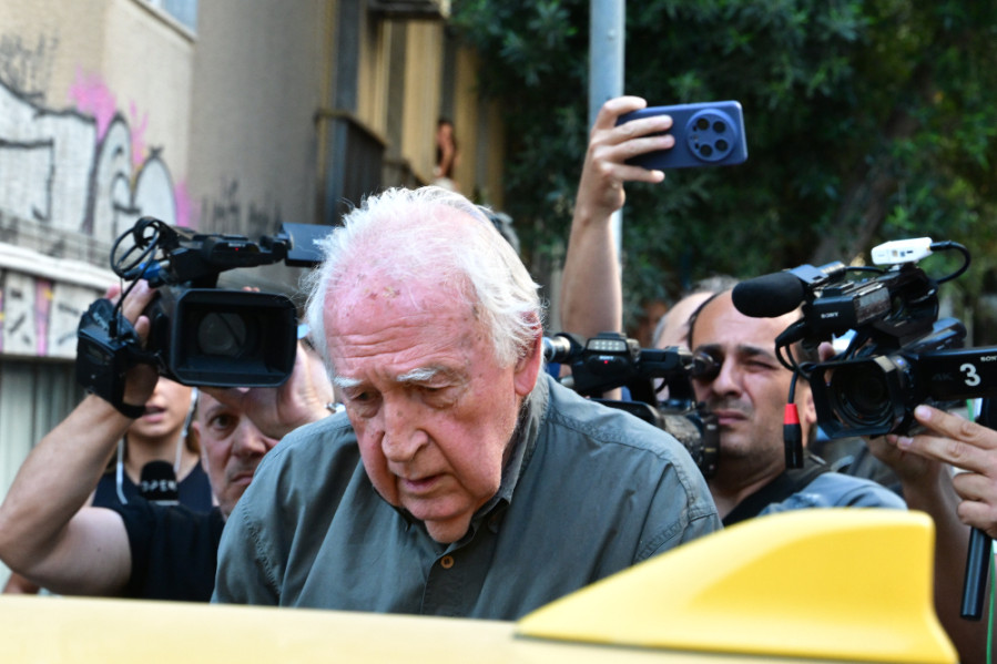 GIOTOPOULOS55_6a8e8.jpg
