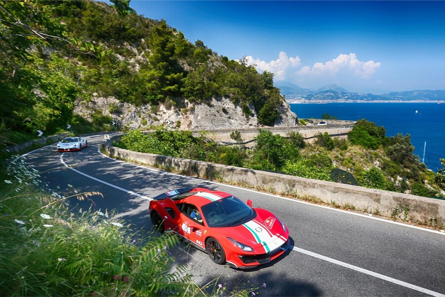 ferrari_cavalcade_3_da269.jpg