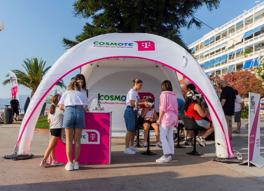 cosmote_telekom_art_tech_-_the_roadshow_4_6ceb3.jpg