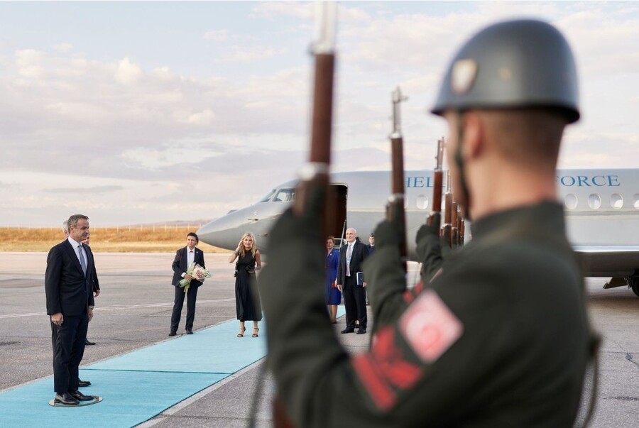 mitsotakis_nato2_c4dbb.jpg