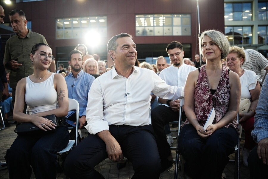 tsipras_peristeri_38248.jpg