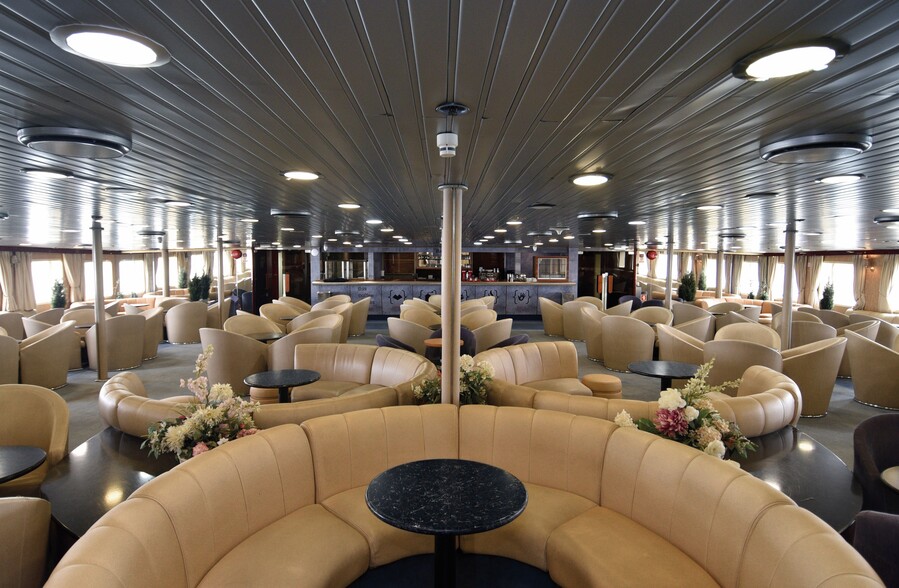 super_star_interior_02_4459d.jpg