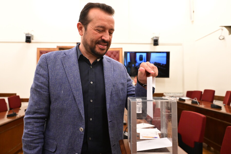 nikos_816e6.jpg