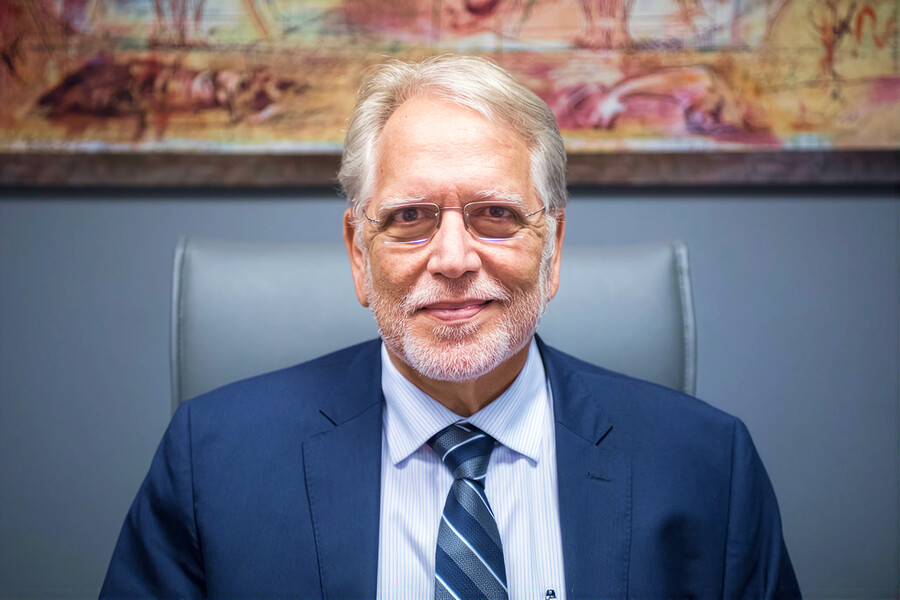 georgios_chrousos_ba627.jpg