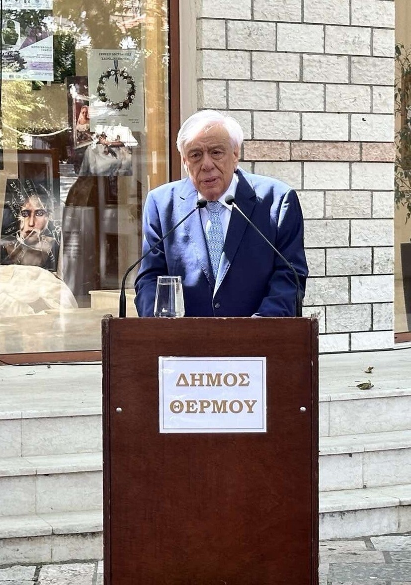 paylopoylos_a65d8e3967584983.jpg