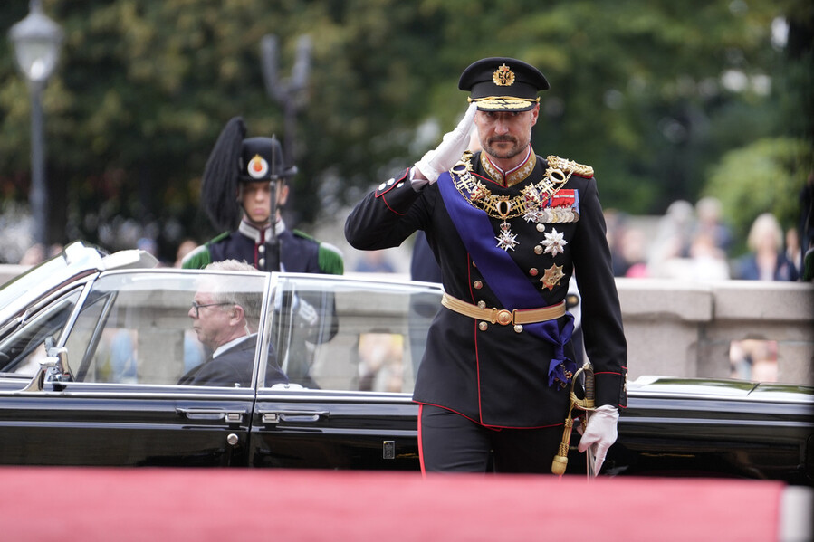 haakon1_a035db3bae5384fa.jpg