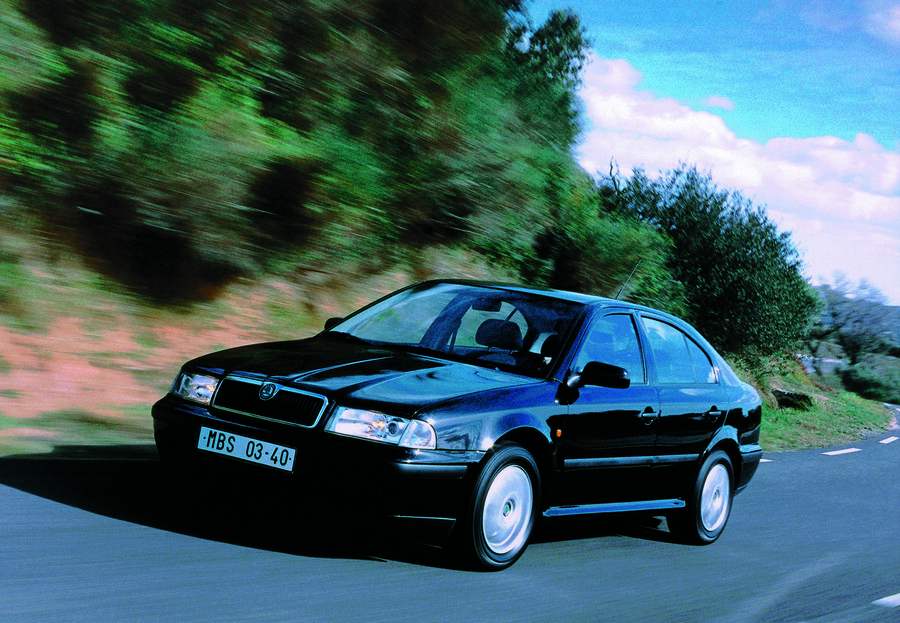 skoda-octavia-turns-30-three-decades-of-a-brand-icon-2_2072d647_d261ca23fcba5f33.jpg
