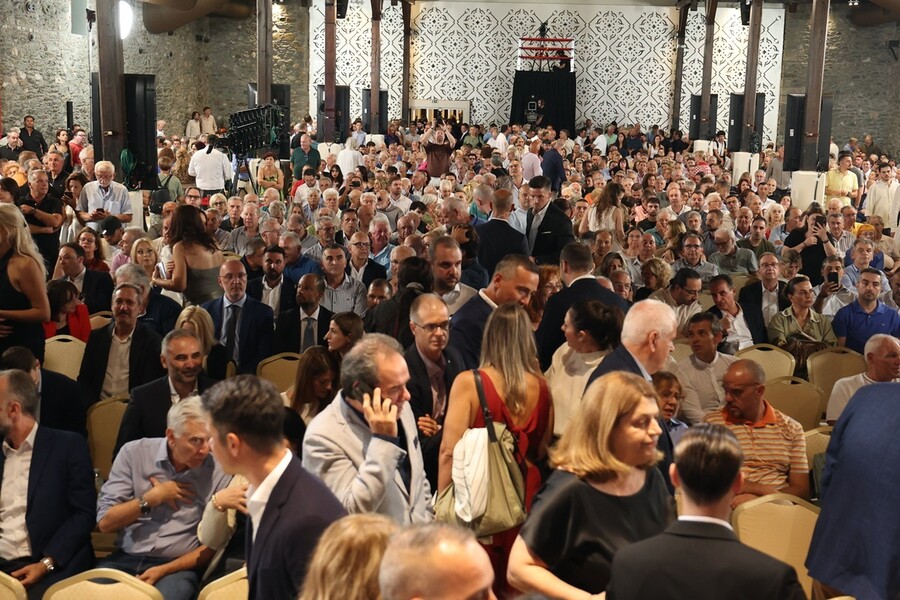 tsipras15_ed69ec19b489b1be.jpg