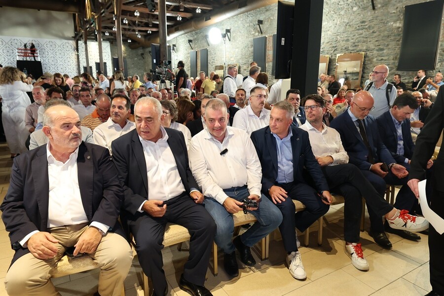 tsipras27_8eb9b1db879ce27a.jpg