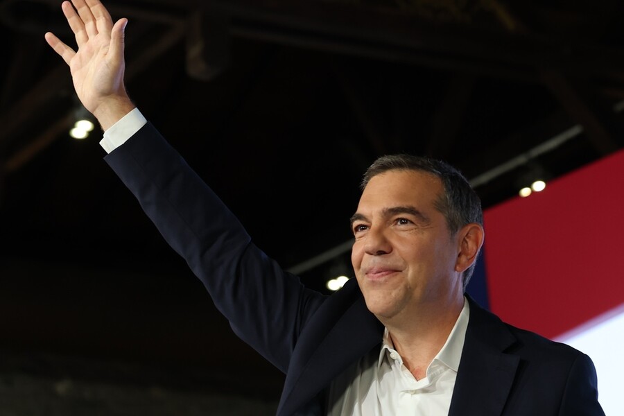 tsipras32_697a91ee6653f7d0.jpg