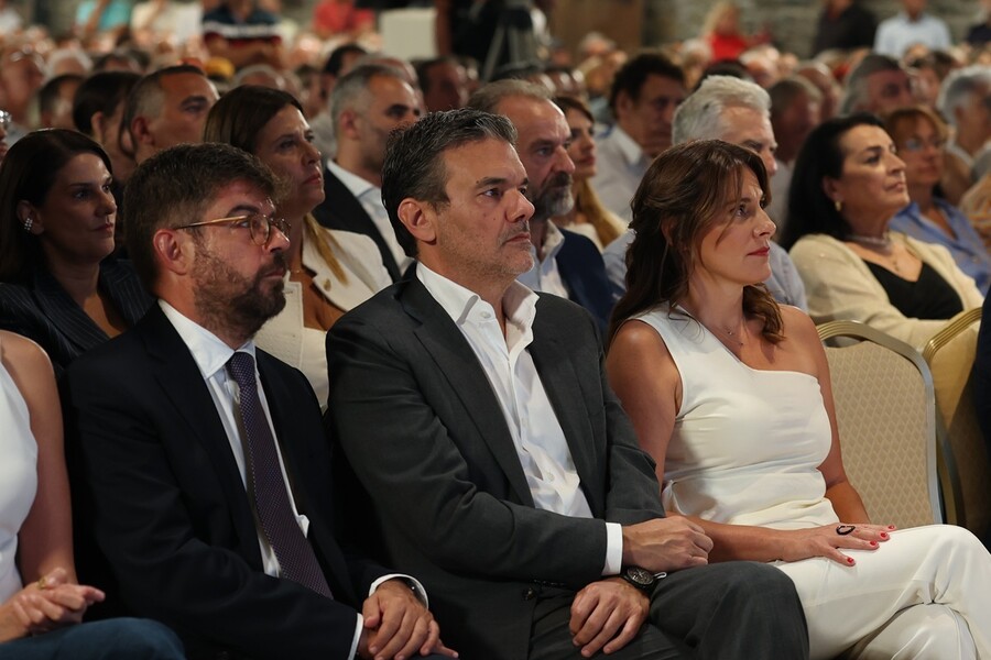 tsipras35_53ebcd48dd3ff382.jpg