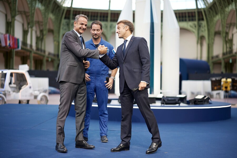mitsotakis_parisi_52212d96821628f3.jpeg
