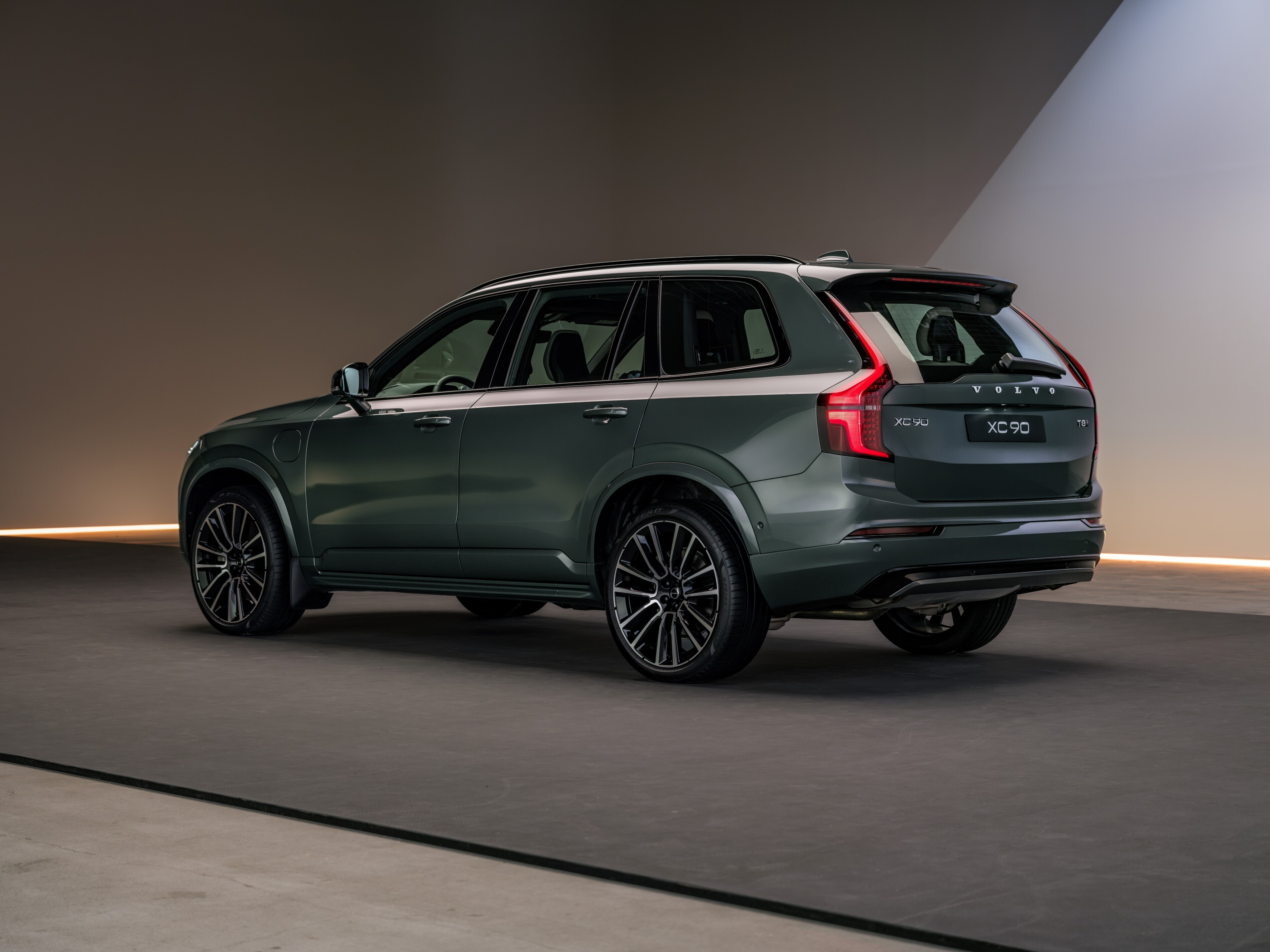 the volvo xc90 studio rear 34 1 4552da9661fd34cd