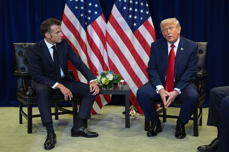 trump_-_macron_05ea0936192bf142.jpg