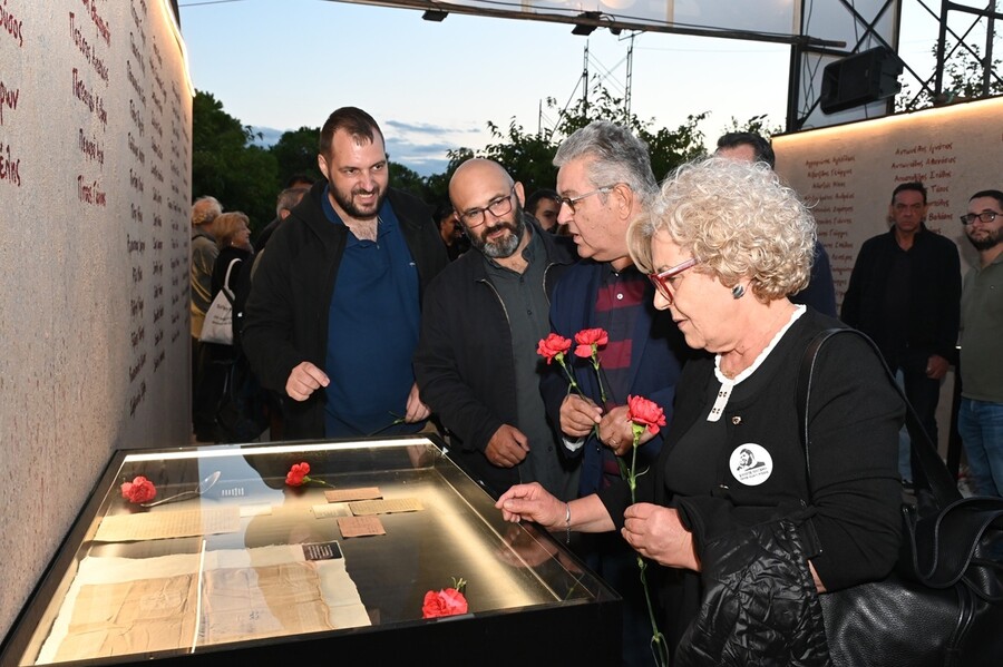 koutsoumbas_fissa1_de5adef48ba8968d.jpg