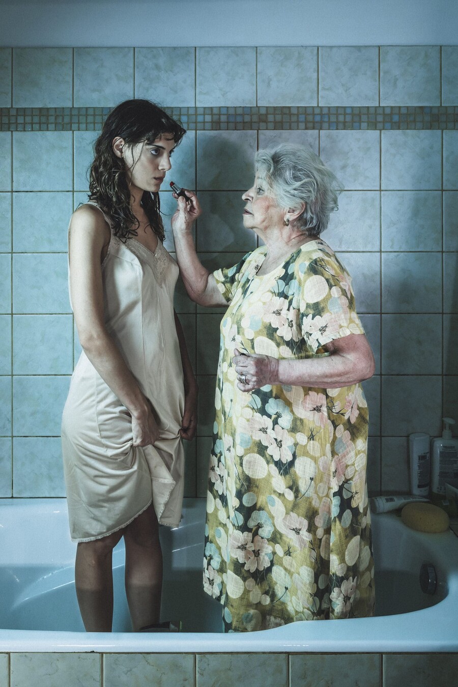 fameli-parastasi-theatro_neou_kosmoy-elina_giounanli_5_d3b98d8c5decd4af.jpg