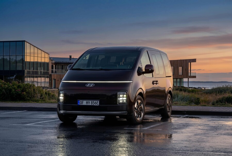 staria_ev_3q_front_01_6f91e866eef86b76.jpg