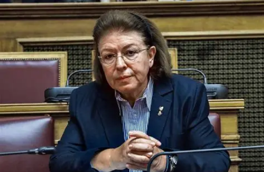 lina mendoni 99c1a1b4a3e9d462