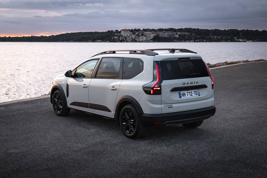 dacia_jogger_hybrid_155_-_extreme_version_12_b0b703beec388ba2.jpg