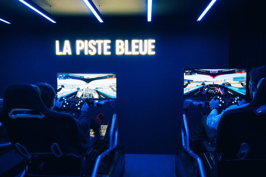 alpine_at_the_paris_motor_show_-_la_piste_bleue_f55024c198e2b870.jpg