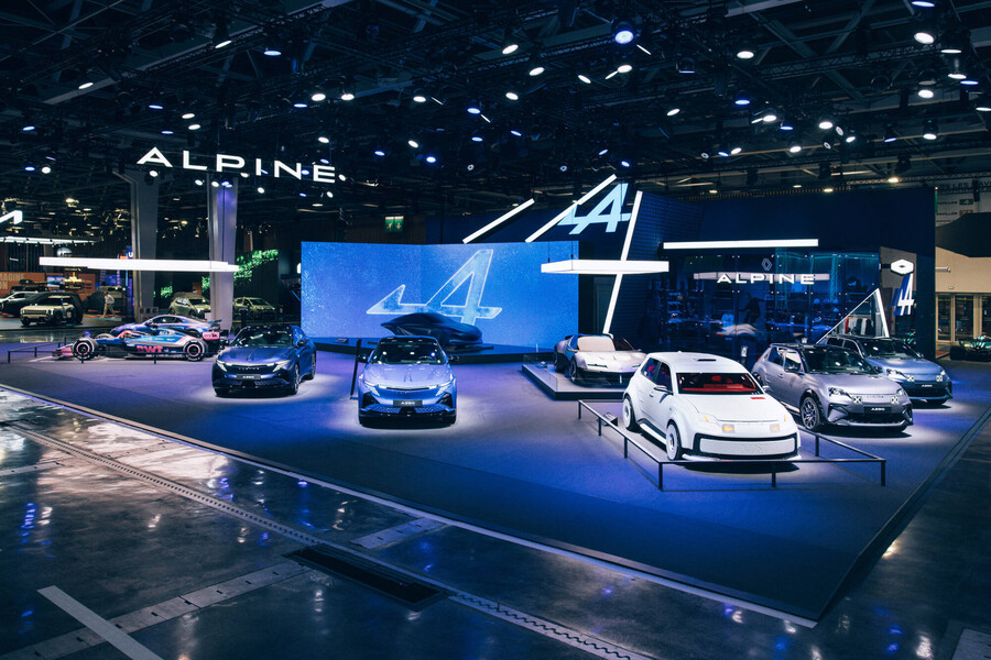 alpine_at_the_paris_motor_show_1_33529ee56c5128b8.jpg