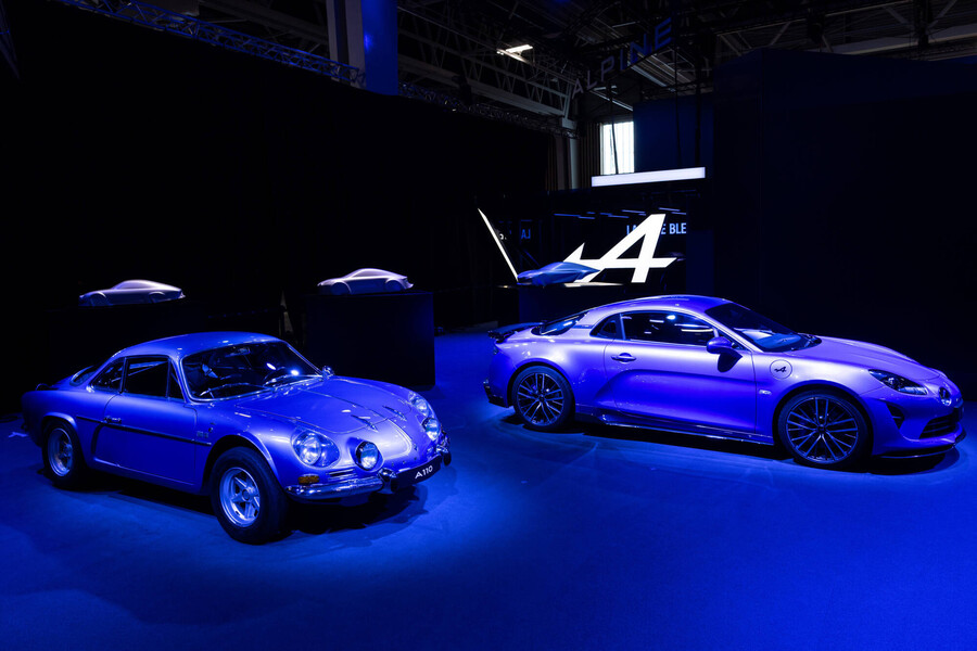alpine_at_the_paris_motor_show_2_0b2a49524a8c12ee.jpg