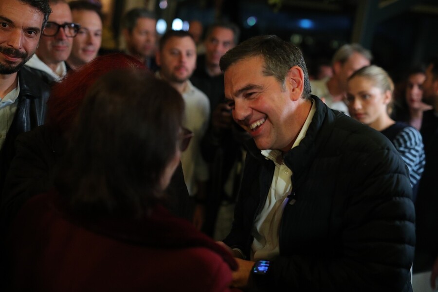 tsipras_ilioupoli_4_bfbb18586dd5fbd3.jpg