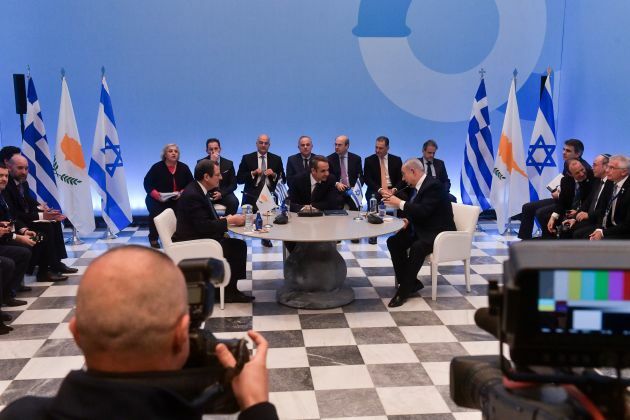 zapeio υπογραφη live εαστμεδ