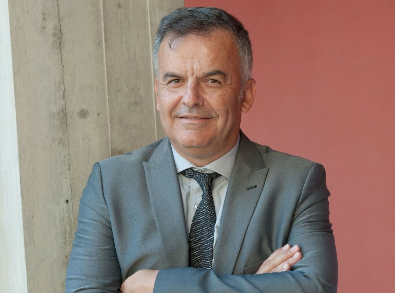 Ο καθηγητής Βασίλης Χαρμανδάρης