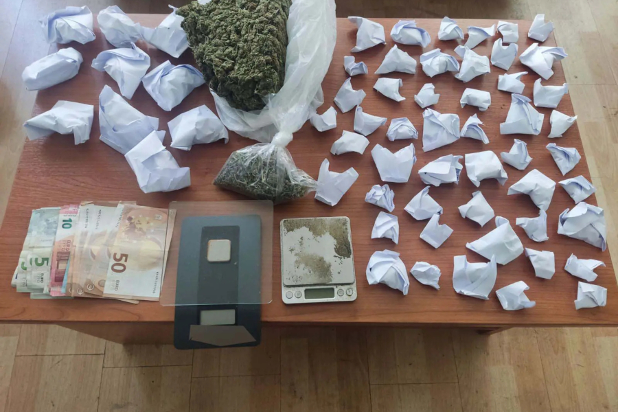 Δυτική Αττική: 13 συλλήψεις για ναρκωτικά, όπλα, λαθραία τσιγάρα (εικόνες&amp; βίντεο)