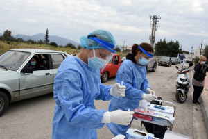 Τζανάκης: Σήμερα ή αύριο θα αγγίξουμε τα 5.000 κρούσματα - «Ναι» στις μετακινήσεις εκτός νομού