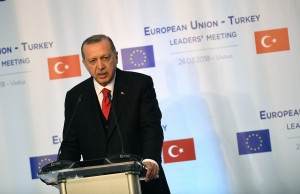 Τα βλέμματα στραμμένα στην Τουρκία - Αύριο οι κρίσιμες εκλογές