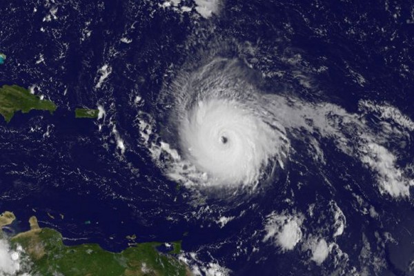Ο κυκλώνας «Μαρία» «σφυροκοπά» τη Δομίνικα