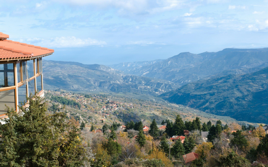 Το ορεινό χωριό της Κορινθίας που πρέπει οπωσδήποτε να επισκεφθείτε το χειμώνα