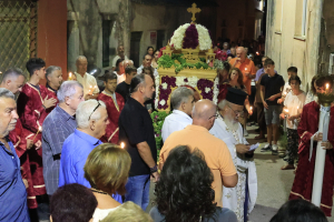 Δεκαπενταύγουστος: Με κατάνυξη η περιφορά του Επιταφίου στην Κέρκυρα (Εικόνες)
