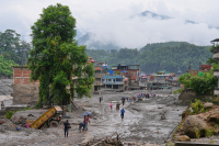 Οι προσκυνητές που βρέθηκαν στο πλημμυρισμένο Νεπάλ αναζητούσαν το Θεό στο ιερό βουνό